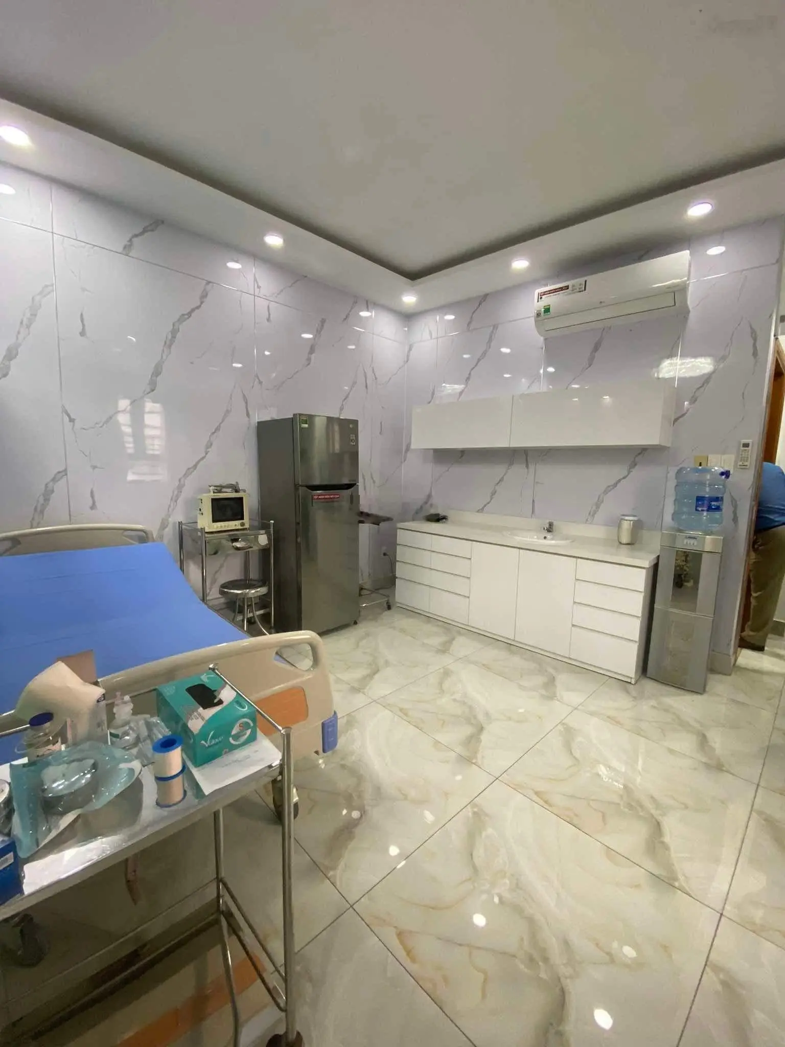 *Mặt Tiền CMT8_Tô Hiến Thành* 7 tầng - thang máy