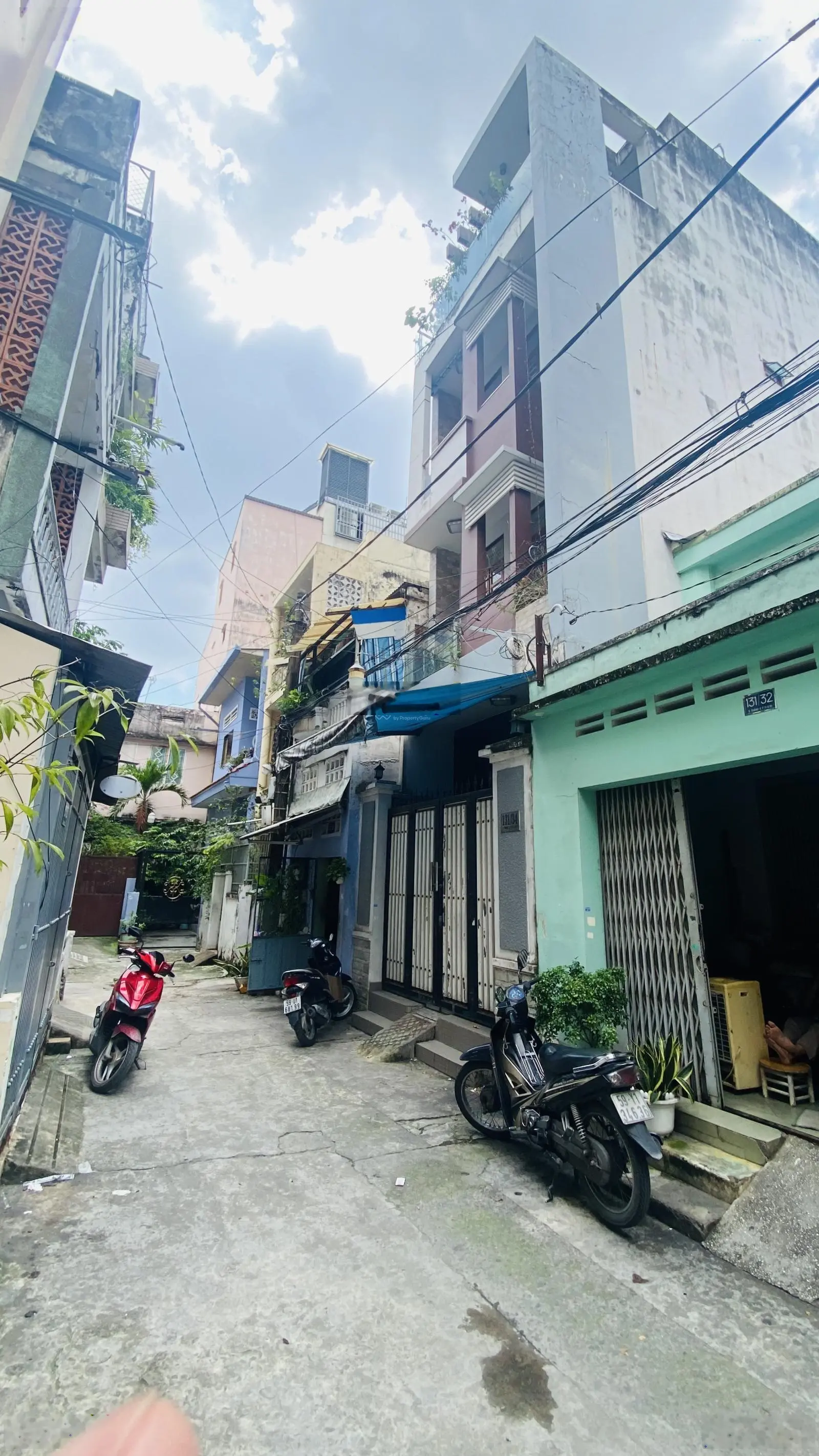 Bán nhà gần Học Viện hành chính quốc gia lo cho con đi học chỉ 13 tỷ 60,7m2 có 3 lầu. LH 0908 137 ***