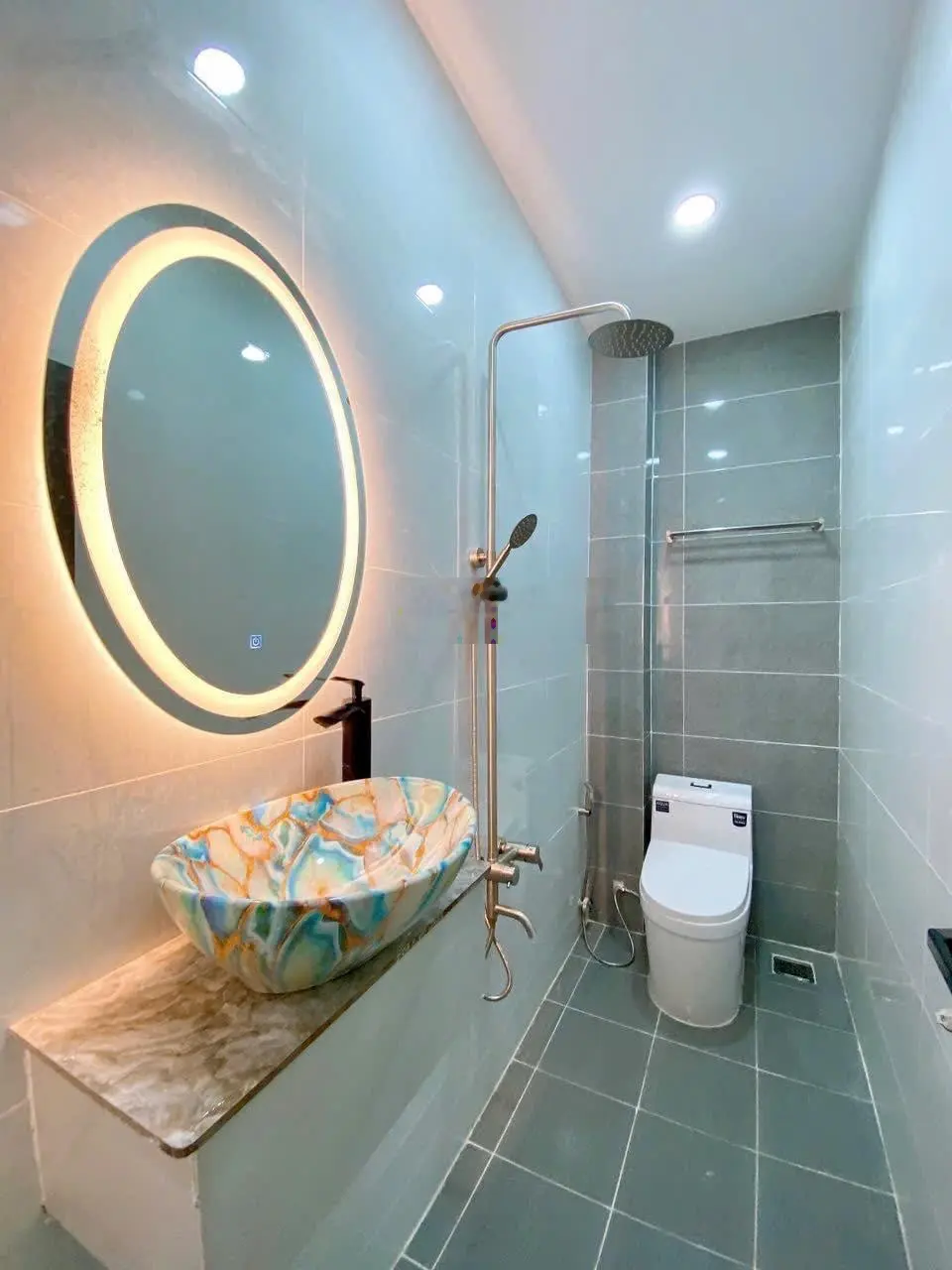 Nhà mới xây 2 lầu hẻm xe hơi Tỉnh Lộ 10, Bình Tân / 80m2 / 3 Tỷ 250 (sổ hồng riêng)