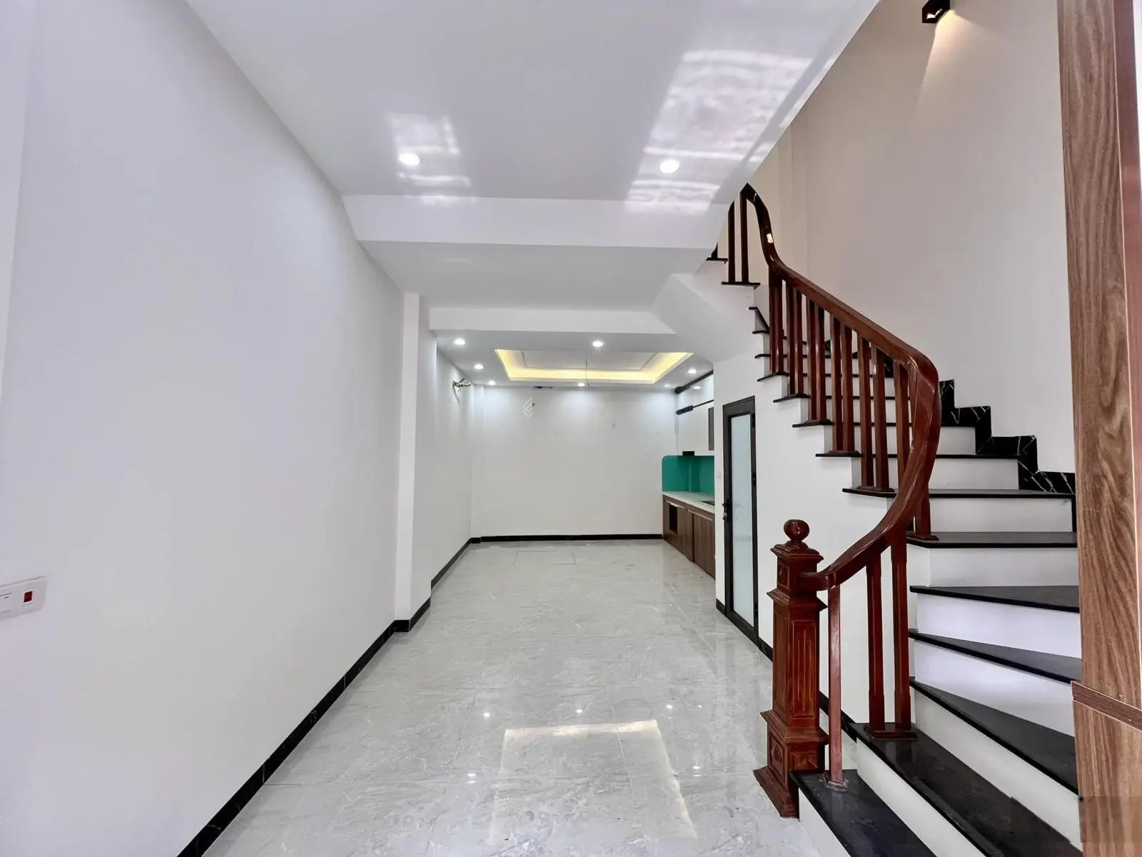 Bán nhà 5 tầng Ngô Quyền Hà Đông nhà mới, ô tô đỗ cổng, giá chỉ 7.99 tỷ