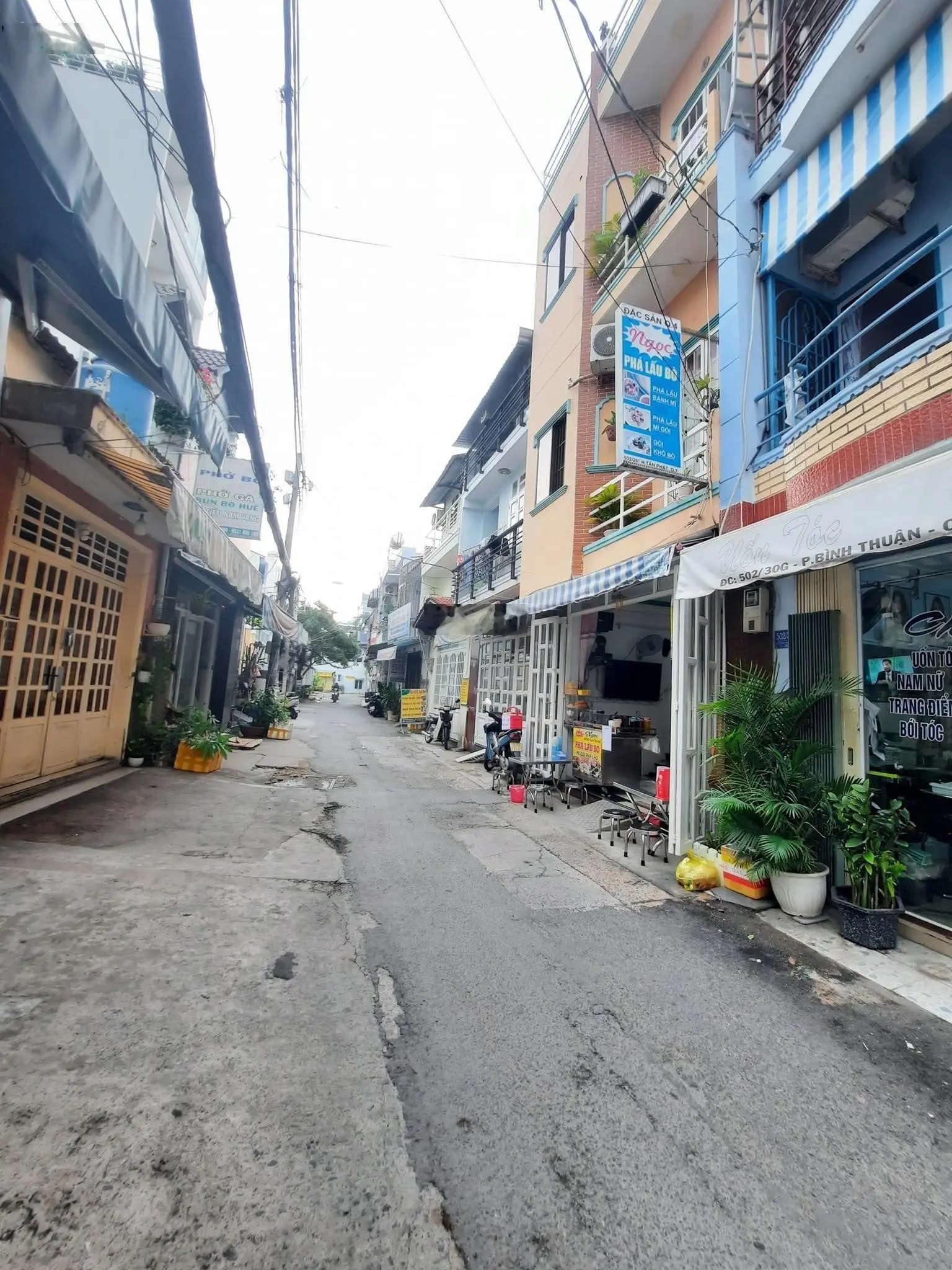 Bán gấp nhà HXH sổ hồng đầy đủ phường Bình Thuận Q7, giá 2tỷ6 thương lượng lộc cho ai chốt nhanh!