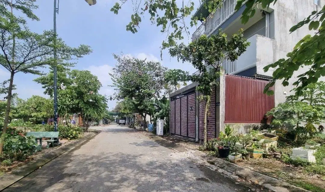 Đất sau lưng chợ đầu mối Thủ Đức, mặt tiền view sông nhựa lớn 16m full thổ cư sổ hồng riêng 3,95 tỷ