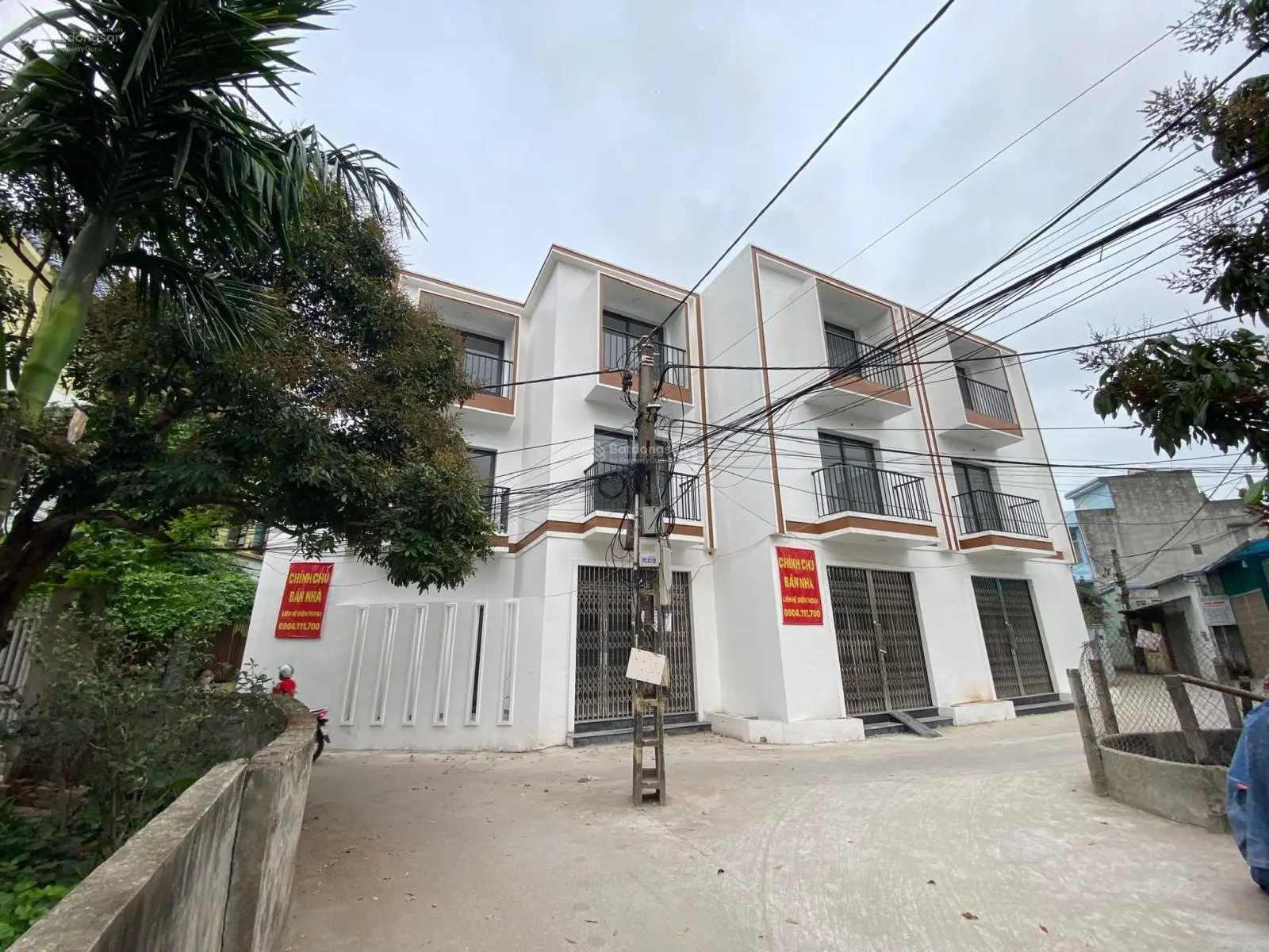 Bán nhà 3 tầng xây mới 40/563 đường Điện Biên cạnh khu Bãi Viên - TP Nam Định (đường ô tô vào nhà)