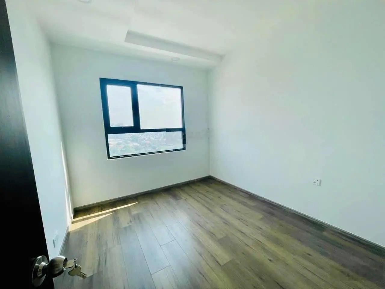 Bán căn hộ Pegasuite 2. Dt: 52m2 (1PN, 1WC). Giá bán: 2 tỷ 650 (đã nhận sổ hồng)
