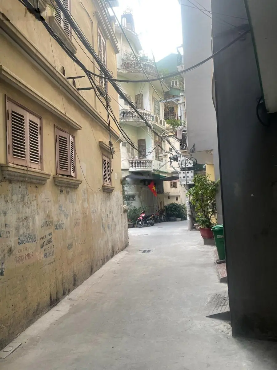 Quan Nhân. Nhà mới tinh. 35m2. Giá 8,2 tỷ VND tại Phố Quan Nhân. 10m ô tô. Vị trí hoa hậu.