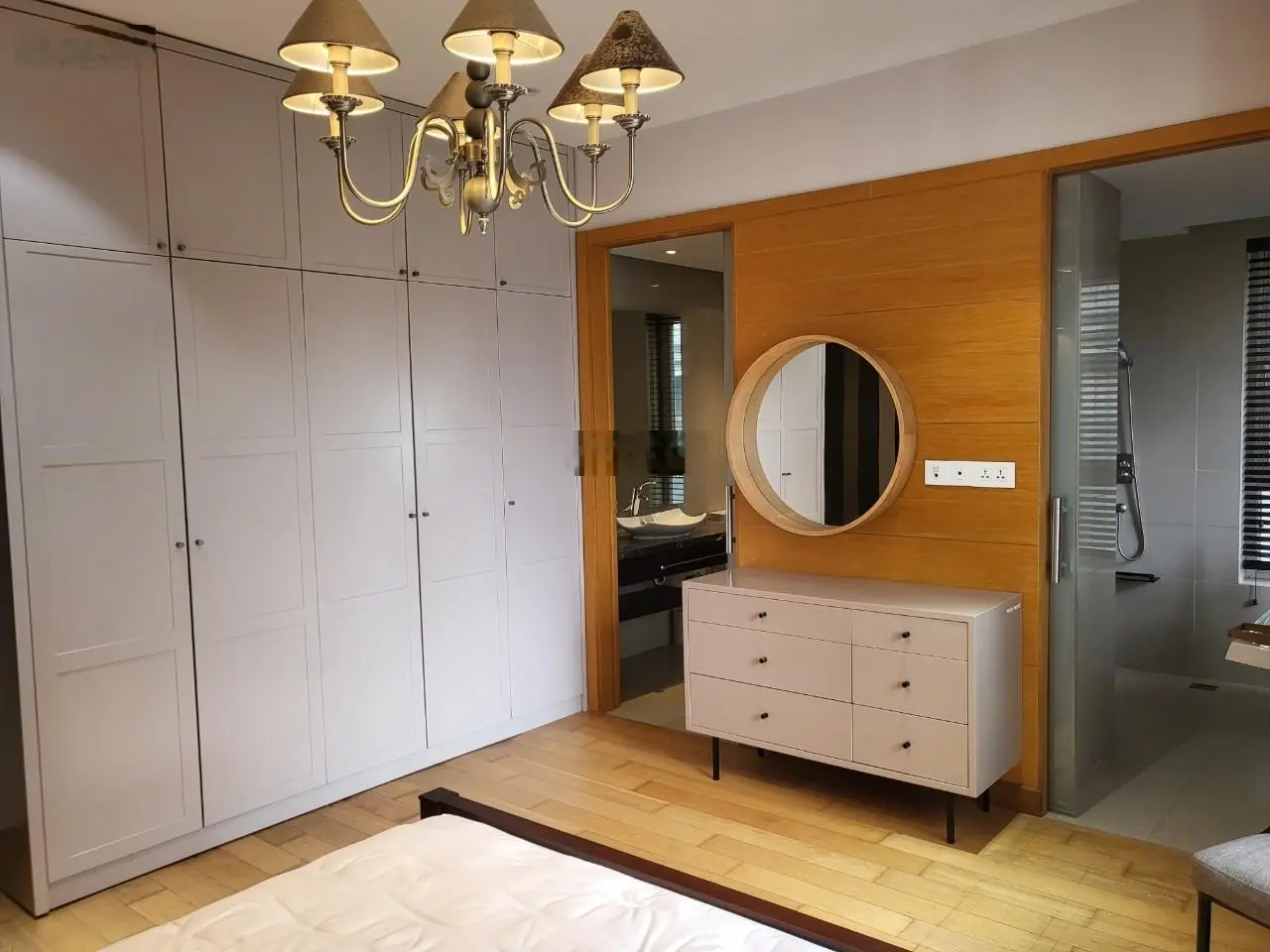 Bán căn hộ 3 phòng ngủ Đảo Kim Cương, 180 m2, có sổ hồng, view hồ bơi, yên tĩnh mát mẻ, giá tốt