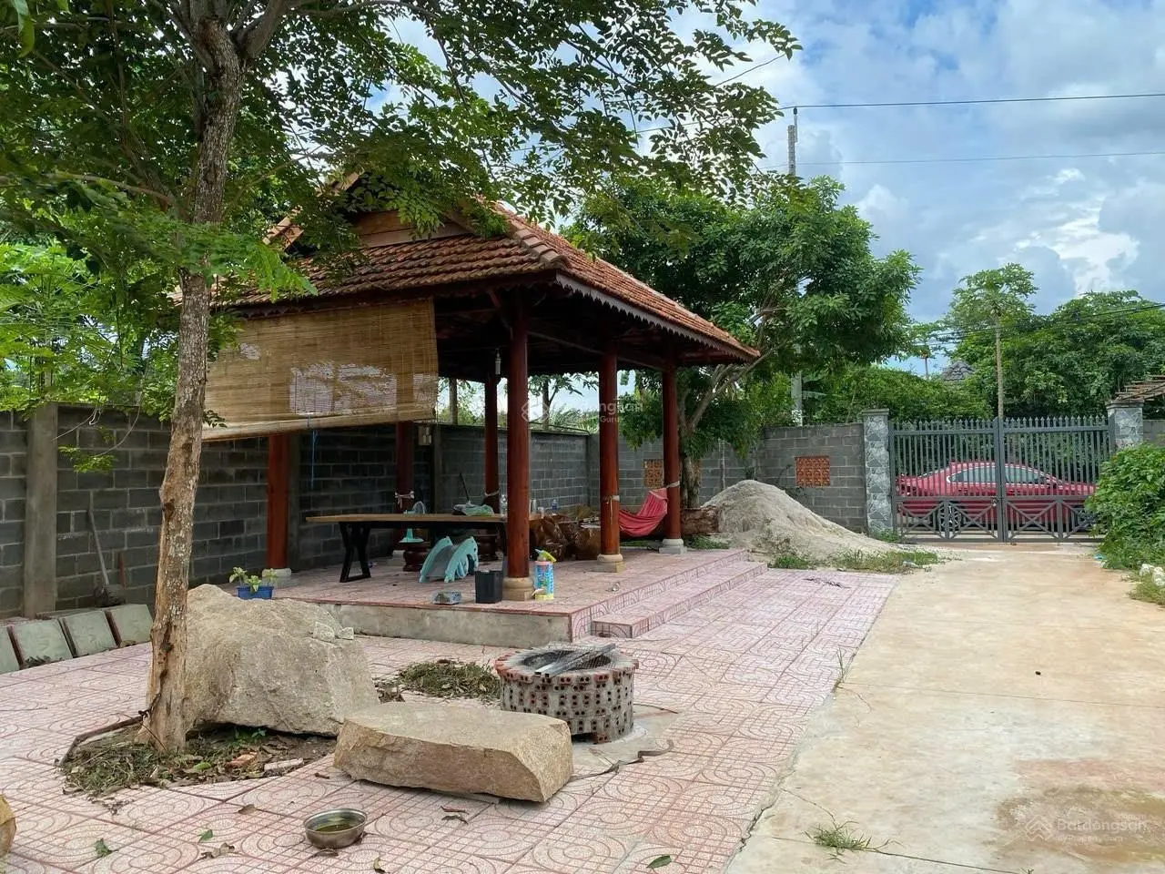Bán 1,5 sào Long Phước Bà Rịa ngang 17.3m có 75m2 thổ cư, sẵn nhà gỗ và vườn trái cây giá 5,2 tỷ