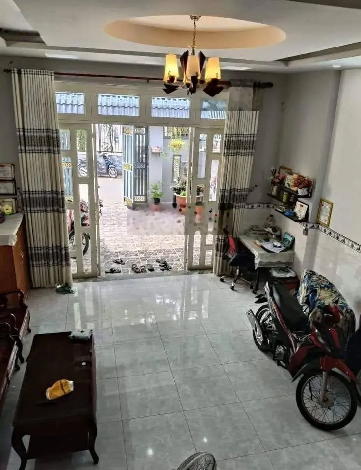 Nhà đẹp ngay chợ Bình Chánh 5x20 , 1 lầu giá 790 triệu
