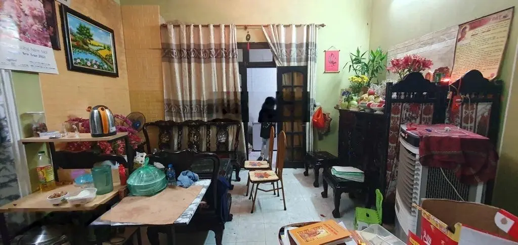 Bán nhà ngõ 68 cầu giấy. Dt 40m x 3 tầng. Giá 6.3 tỷ