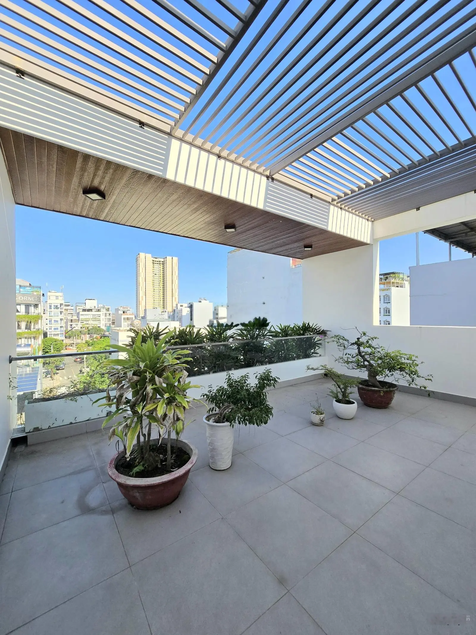 Bán nhà 5 tầng biển Mỹ Khê giá chỉ hơn 12 tỷ, thiết kế rất đẹp dòng tiền thuê đến 40 triệu.