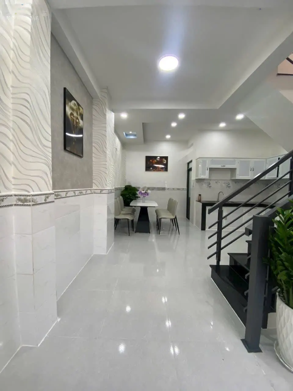 Ngang 5m x10m nhà rộng siêu thoáng cách hxt chỉ 10m 1 lầu 2pn 2wc full nội thất