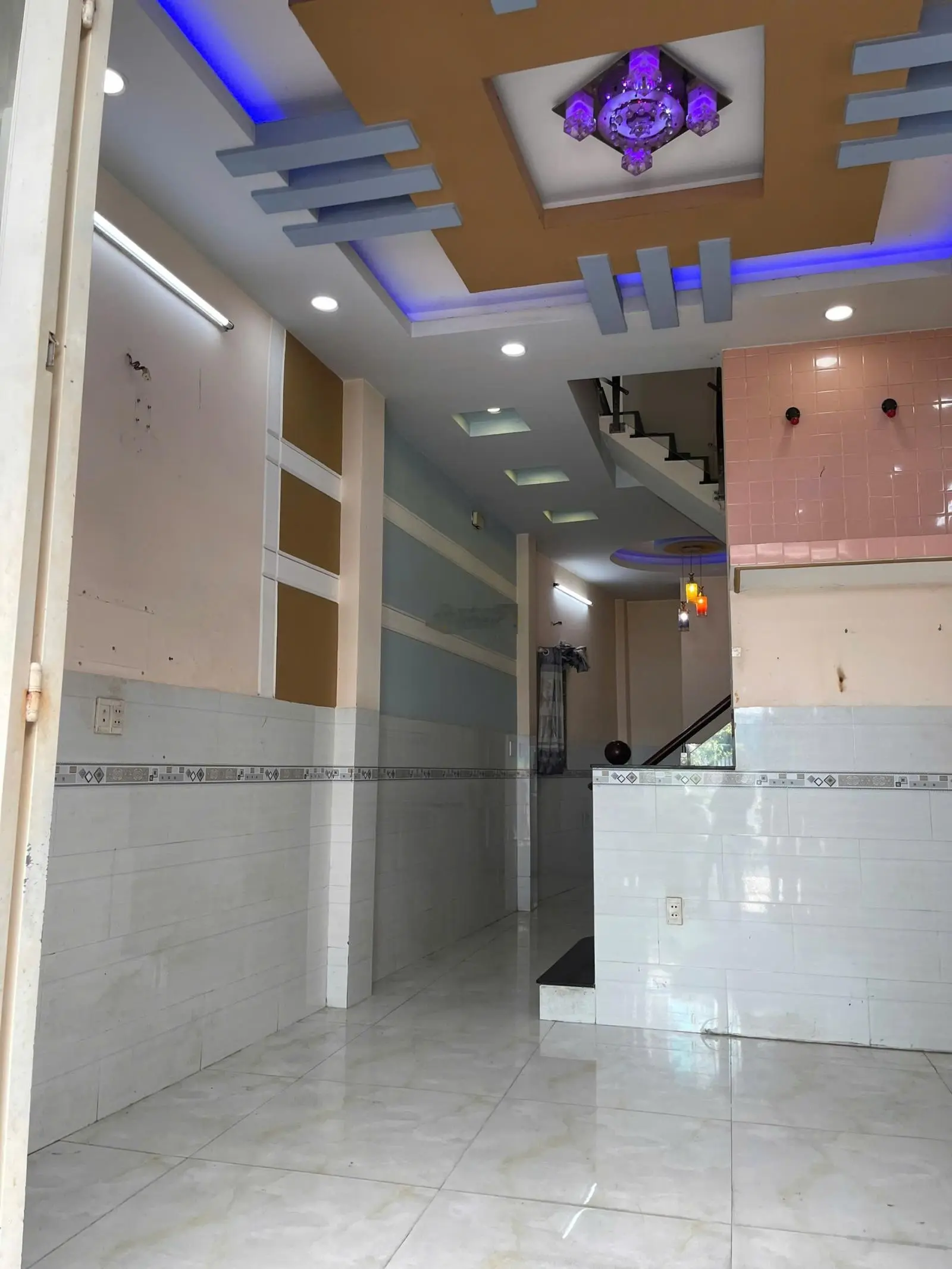 Hẻm 528 Điện Biên Phủ Quận 10, 4m x 11m, 5 tầng, xe hơi đỗ cửa, 9. X tỷ (thương lượng)