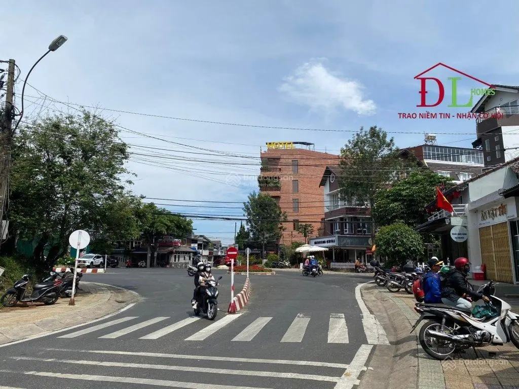 Bán nhà hàng 2 mặt tiền Pasteur, Phường 4, Đà Lạt, đang kinh doanh tốt