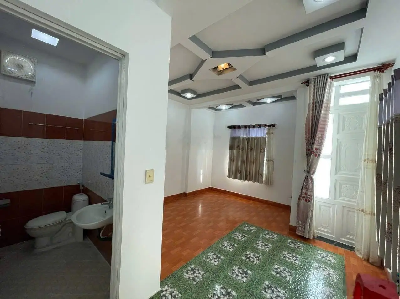 Kẹt tiền gấp lắm bán căn nhà này , xây chắc 6x 17m 1 lầu bê tông cốt thép
