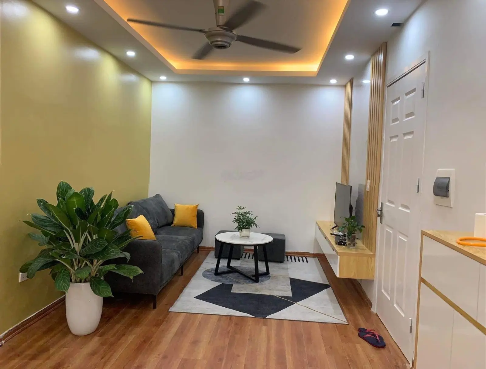 Cần bán nhà đẹp giá chỉ 2ty2 2 phòng ngủ ở Linh Đàm LH 0362 594 ***
