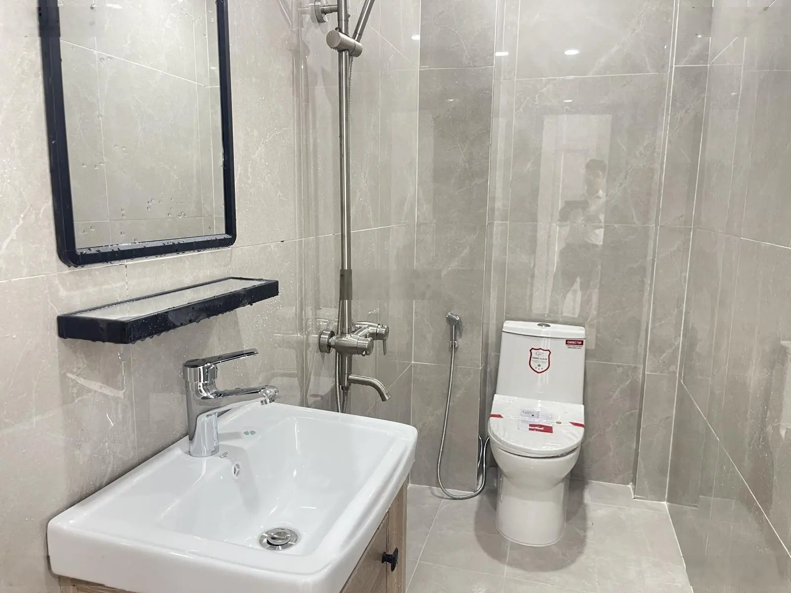 Nhà hiện đại đối diện Giga Mall - Đường thông, ô tô vào tận nhà, nội thất đầy đủ. đầy đủ công năng