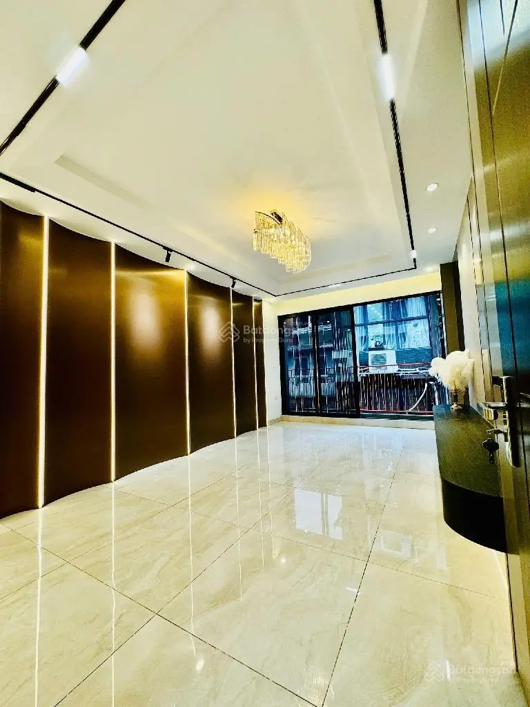 Bán nhà đẹp mặt phố Đông Các, Q. Đống Đa, 1 mặt phố, 1 mặt ngõ, 61m2, 5 tầng, MT: 4m. Giá: 29.9 tỷ