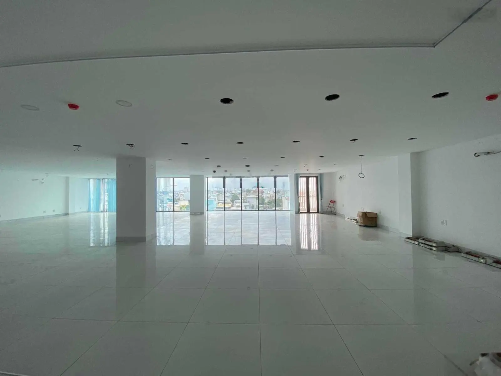 Cho thuê tòa nhà văn phòng mặt tiền Hà Huy, Thạnh Lộc, Giáp Quân 12