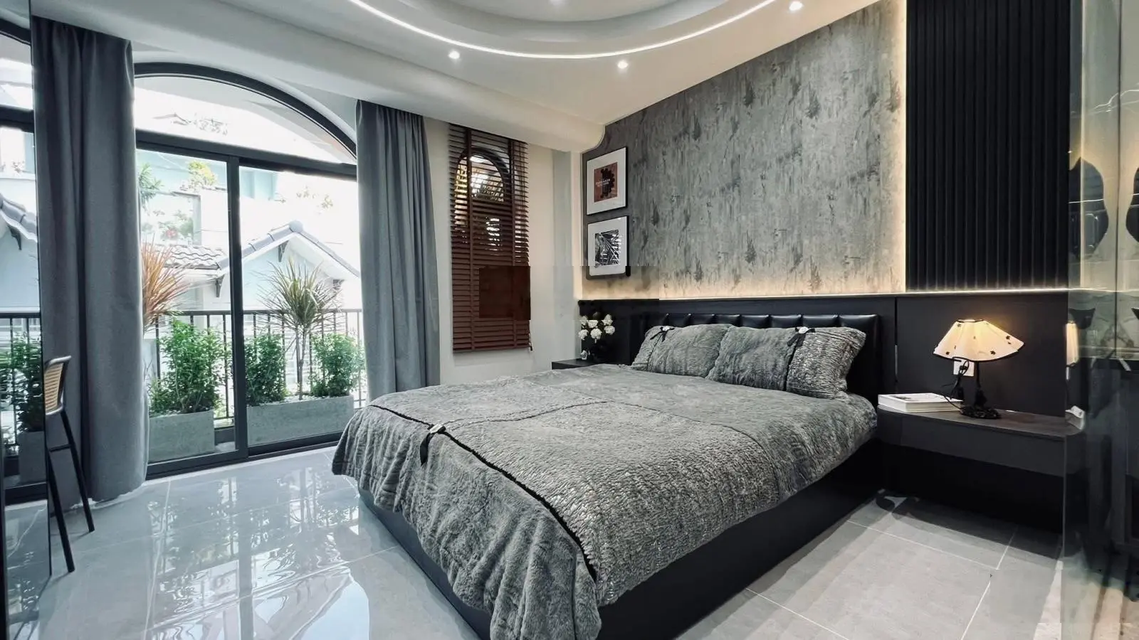 Nhà đẹp Giá Ngộp khu dân cư an ninh Đ.Lê Quốc Hưng P.12 Quận 4 Giá 4tỷ560/75m2(5x15m) Sổ sẵn
