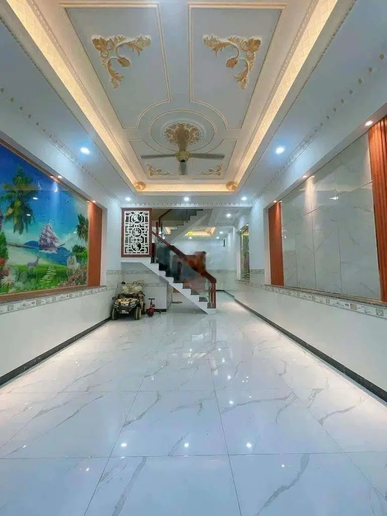 Nhà hoàn công 2 lầu Cách Thủ Đức 500m sân ô tô