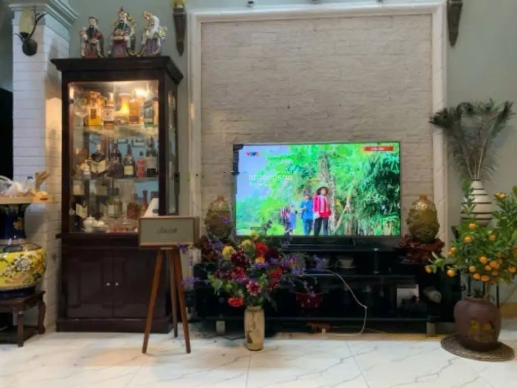 Khẳng định nhà đẹp Long Biên, ngõ xe máy rộng, thoáng. Oto gần. Chính chủ bán nhà, giá nhỉnh 5 tị.