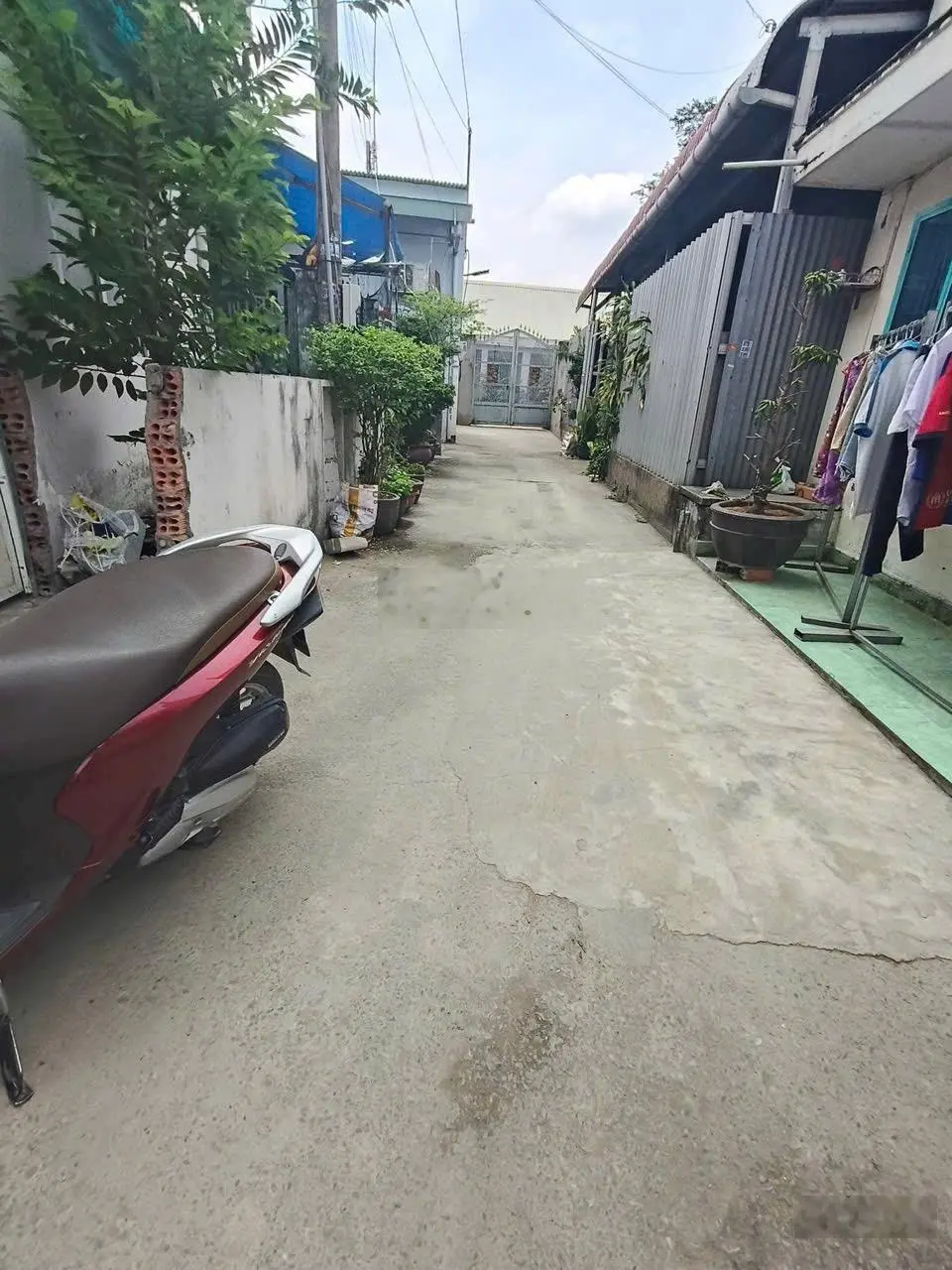 Bán nhà 1 trệt 1 lầu (DT: 65m2) sổ riêng thổ cư 100% đường oto. Ngay UBND Tân Vạn. Giá chỉ 2,550 tỷ