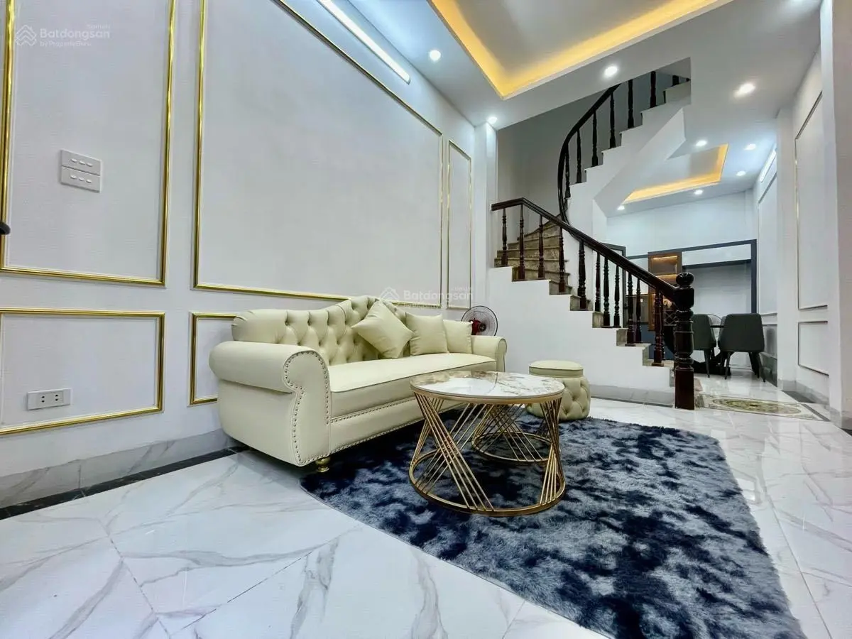 Bán nhà phố Cầu Giấy: Lô góc, ôtô, kinh doanh, gần phố, nhà mới. 42m2 x 4 tầng x MT 4m. Giá 7.8 tỷ
