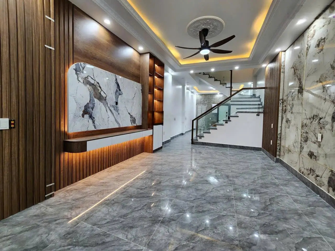 Bán nhà 3 tầng xây độc lập tại Hoàng Mai, Đồng Thái, An Dương. Giá 2,38 tỷ
