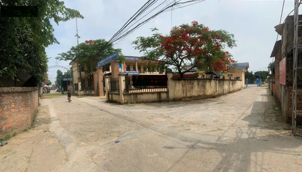 Chính chủ cần bán lô đất S = 200m2 sẵn nhà 3 tầng - sát chợ - trường học - cách HN chỉ 23km