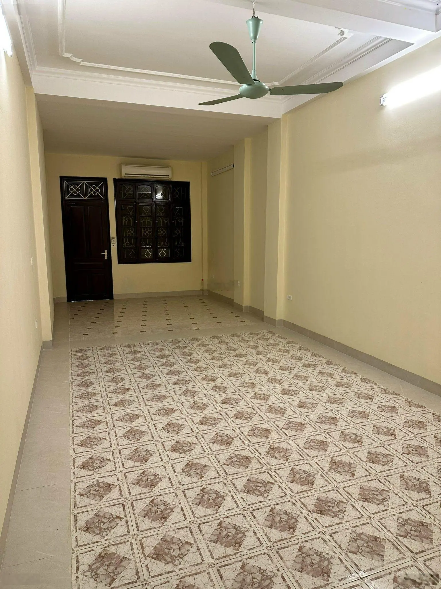 Cần bán nhà mặt phố giá 17,8 tỷ 80m tại Phố Yên Lạc, Hà Nội
