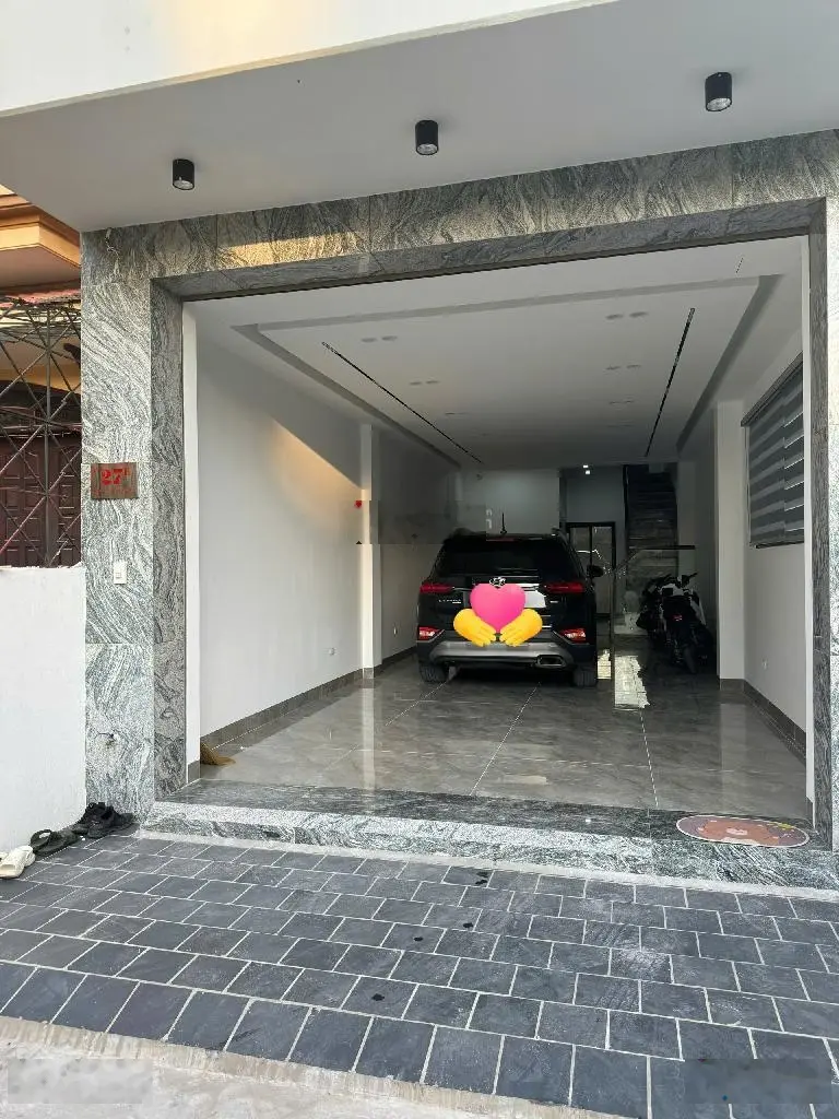 Nguyên Văn Cừ Long Biên, lô góc, 69m2 7 tầng TM, gara ô tô. Nội thất Gô tiền tỷ. Giá 16,8tỷ