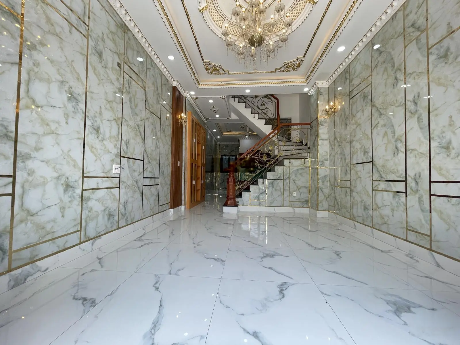 Nhà đẹp 4 tầng đối diện giga mall, full nột thất, ôtô ngủ trong nhà, đường thông đầy đủ công năng