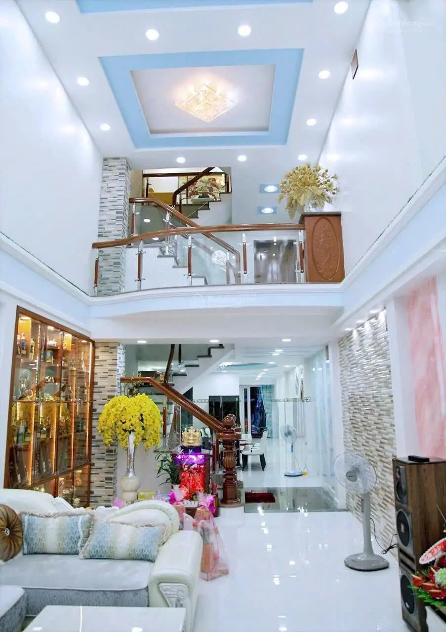 Bán nhà 4 tầng mới tinh , mặt tiền Bà Triệu gần BV Hóc Môn. 140m2 . Gần Aeon , gần chợ , 12,5 tỷ tl
