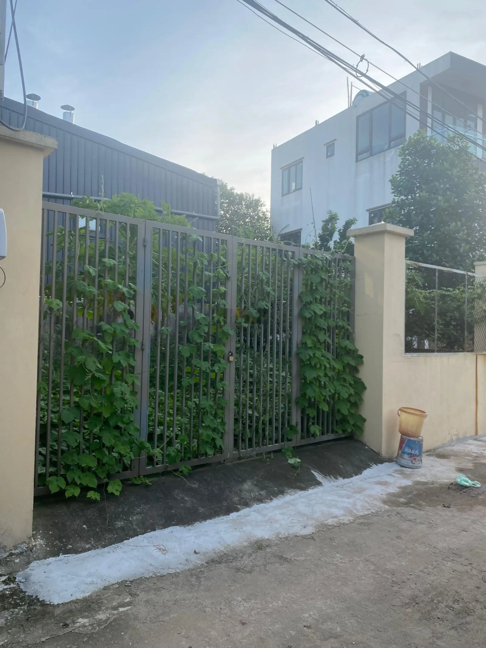 Bán 82.9m2 đất SĐCC tại tổ 4 Cự Khối, đường thông xe 16 chỗ, giá 55tr/m2 LH: 0902 132 ***