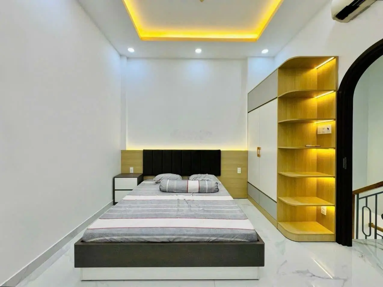 Chính chủ kẹt tiền bán gấp nhà đường Lò Siêu, phường 8, quận 11. Chỉ 2,65tỷ. Hẻm xe hơi. 0765069021