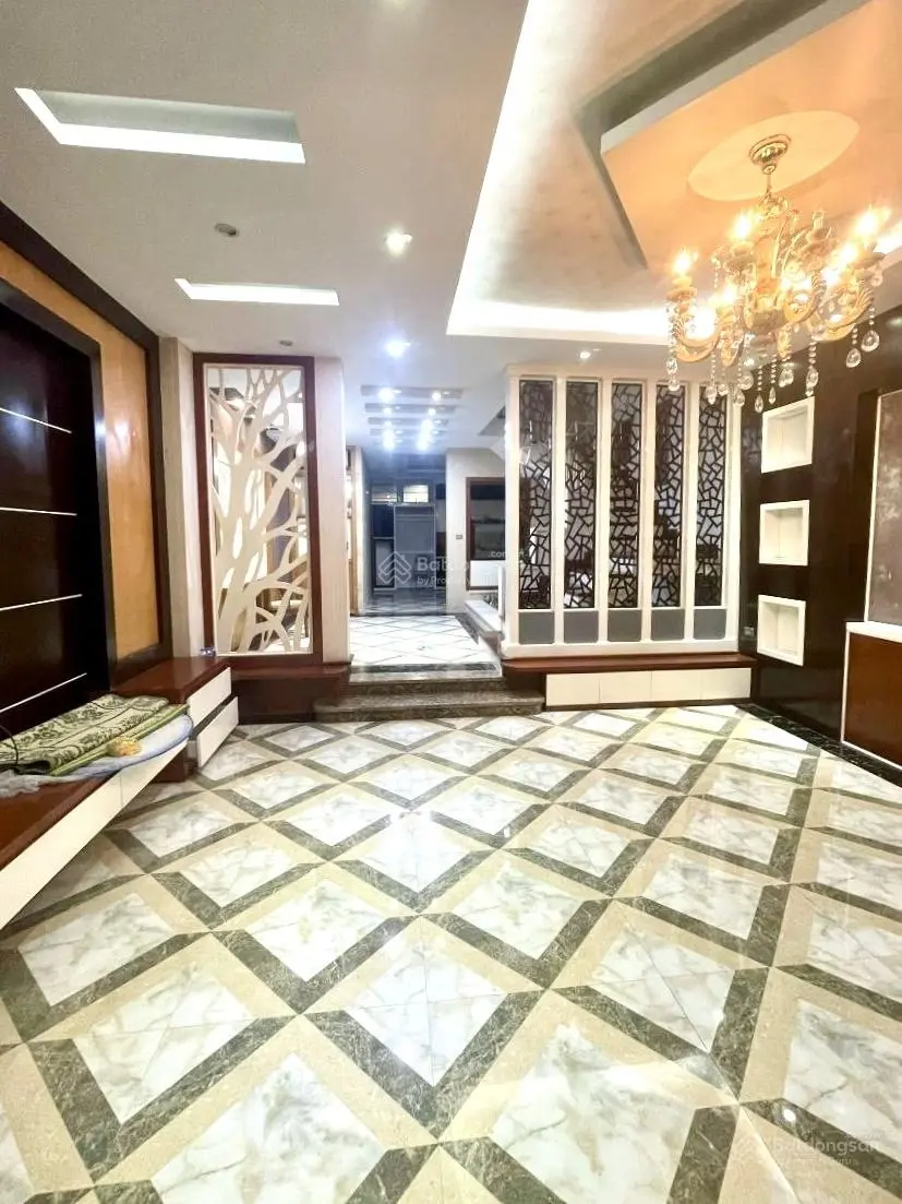 Nhà đẹp Vũ Ngọc Phan, ngõ thông ba gác, dân xây chắc chắn, vừa ở vừa cho thuê, 100m*6T