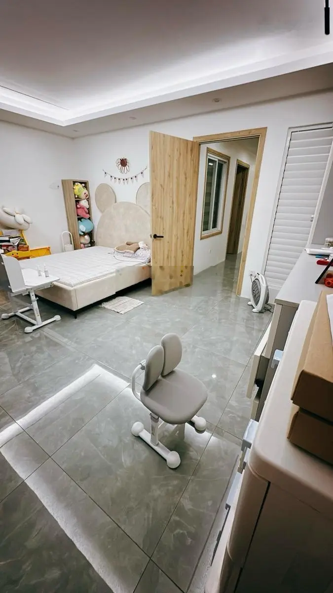 Bác Hùng nhà em cần bán gấp nhà phố Yên Lạc 80m2 6.5 tầng MT 6.1m giá 26.5tỷ, vỉa hè ô tô tránh