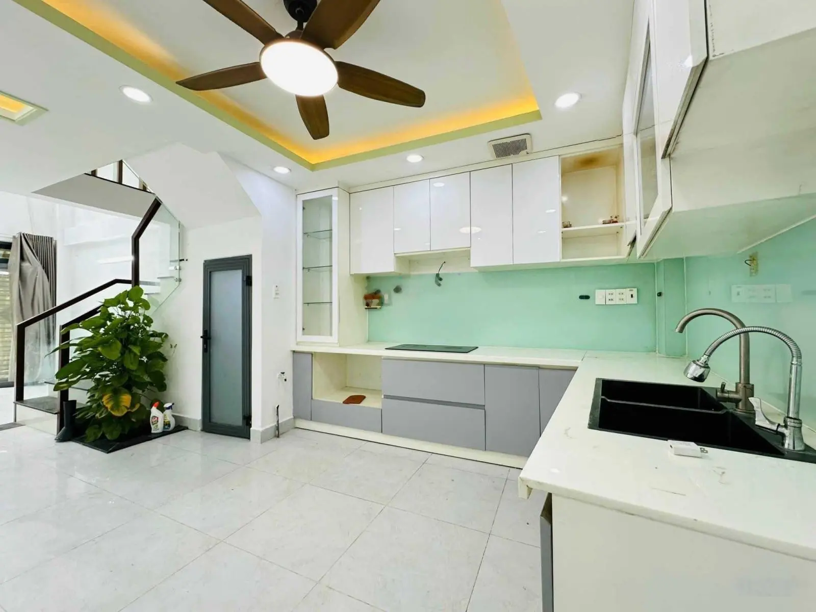 Bán Nhà Trung Tâm Quân 11 Đường Hàn Hải Nguyên, Phường 2, DT: 35,8m2.
