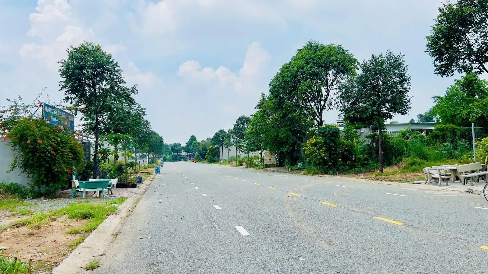 chính chủ bán nhanh 10m đất đường nhựa lớn , gần QL13 , dân cư đông