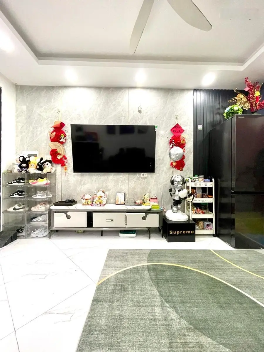 Bán nhà Nguyễn Khang, Yên Hoà, 42m x 4T, MT 4.2m, ngõ nông, gần phố, 2 thoáng vĩnh viễn