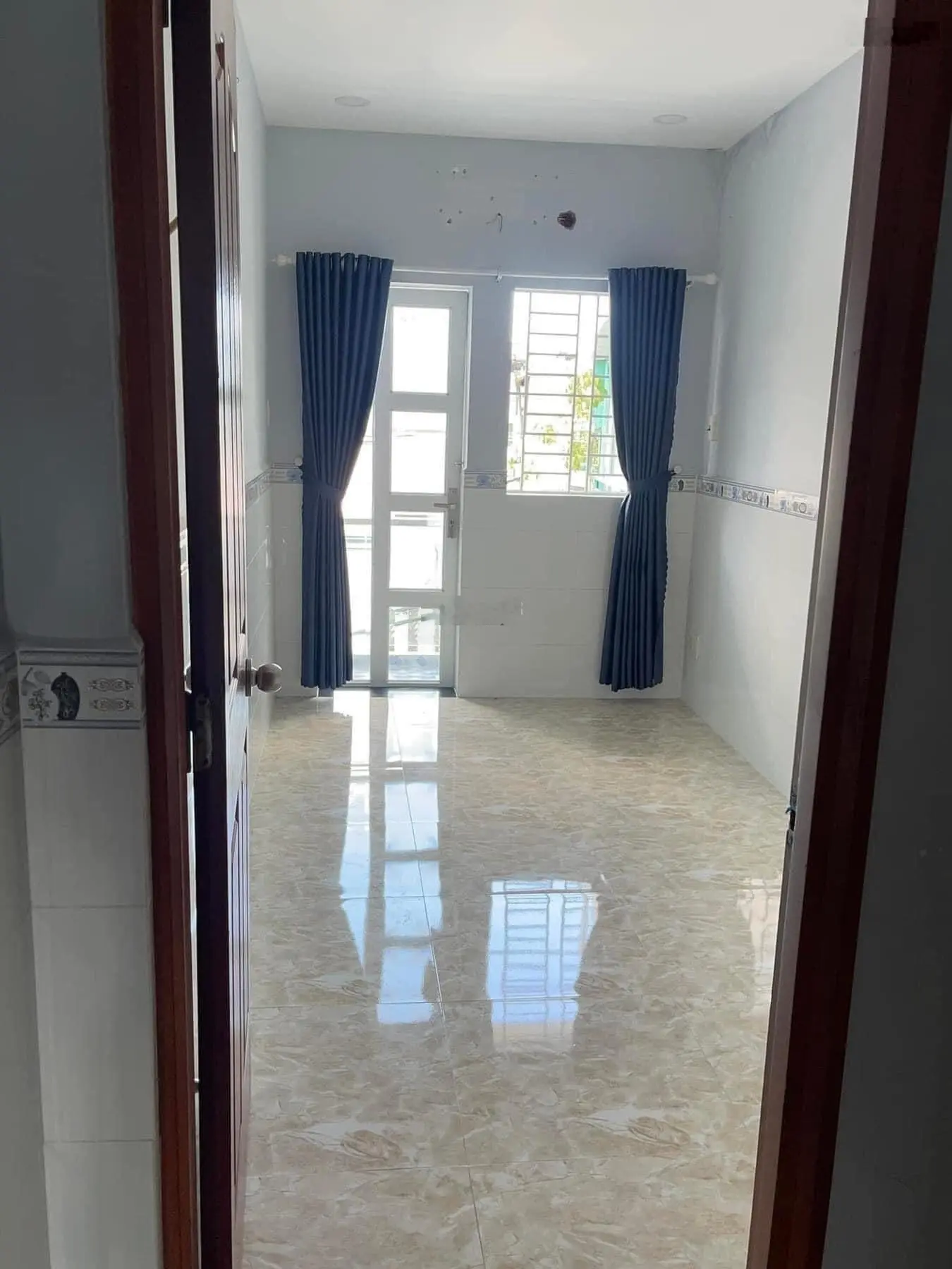 Chủ cần vốn bán gấp nhà hẻm 4m , 40m2 , Giá : 2tỷ640 , Vĩnh Hội , P4 , Q4 . Sổ Riêng