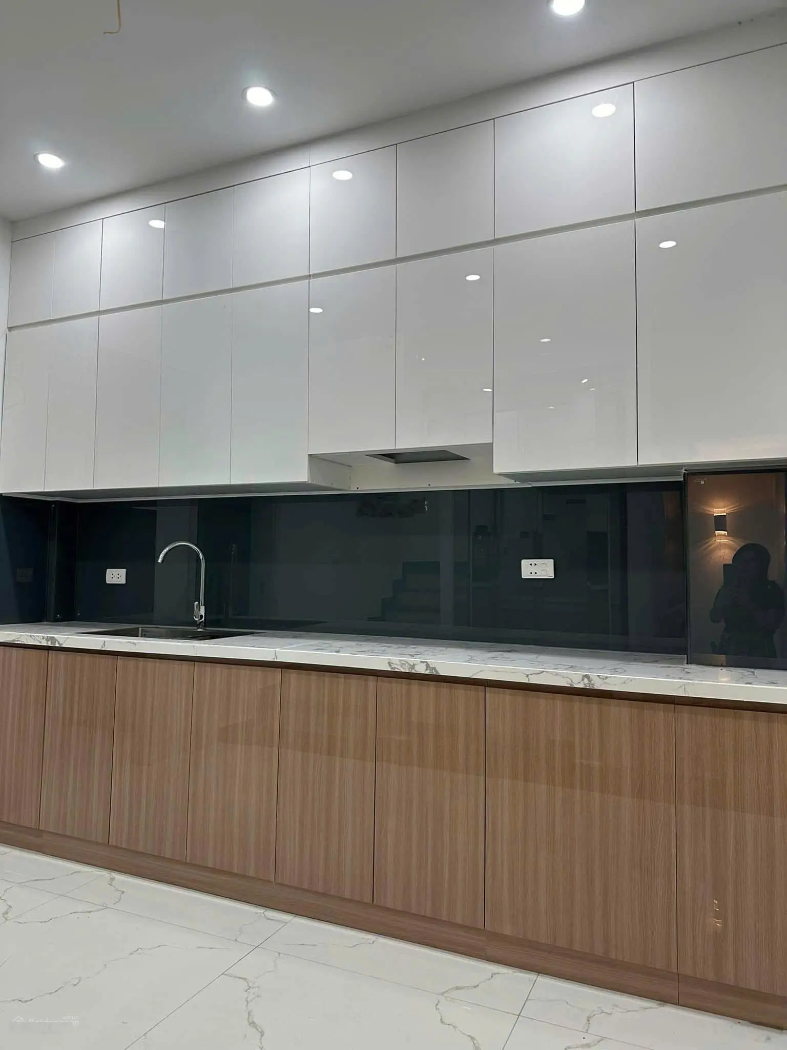 Đỉnh kịch! Hoàng Quốc Việt - Gara ô tô - Nhà mới full nội thất - 60m2 - 6 tầng thang máy - 21.5 tỷ