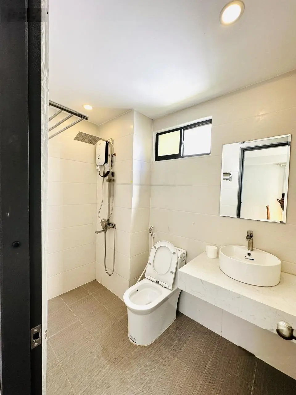Bán nhà mặt phố có sẵn 12 căn hộ