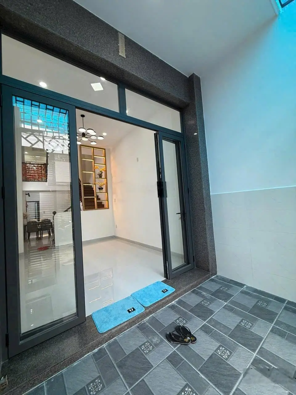 Bán nhà đẹp đường oto gần vòng xoay Hoàng Diệu, gần biển Trần Phú, Nha Trang giá 5.7ty
