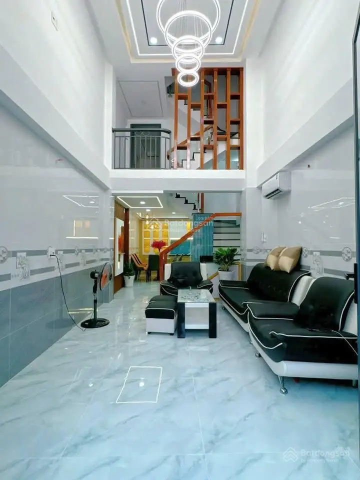 Siêu hot nhà ngộp đ.Nguyễn Thiện Thuật, p.3, Quận 3. Giá 3,05 tỷ, DT 60m2, LH Như 0766372453, HXH