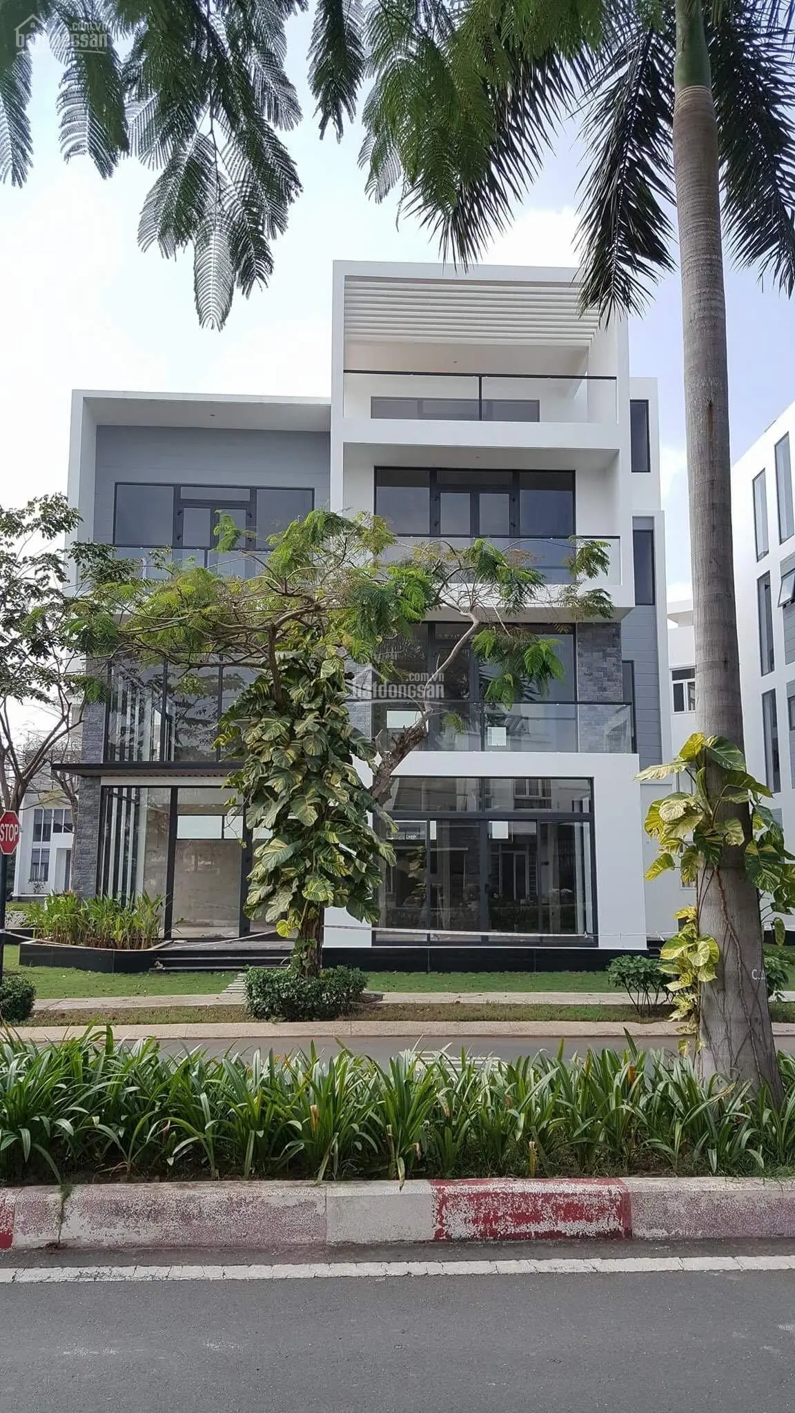 Bán biệt thự đơn lập Villa Park 340m2 - 35 tỷ / 245m2 - 24 tỷ / 292m2 - 29 tỷ / 430m2 - 45 tỷ / SHR