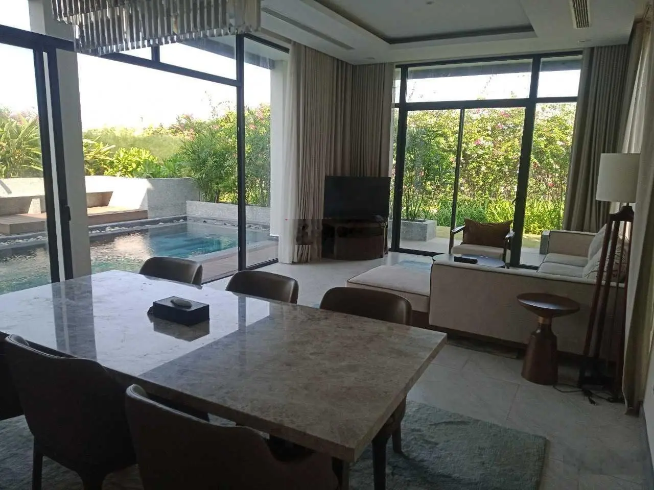 Cơ hội sở hữu biệt thự độc nhất nằm cạnh sân golf view biển Bãi Dài DT 374,2m2 sổ hồng lâu dài