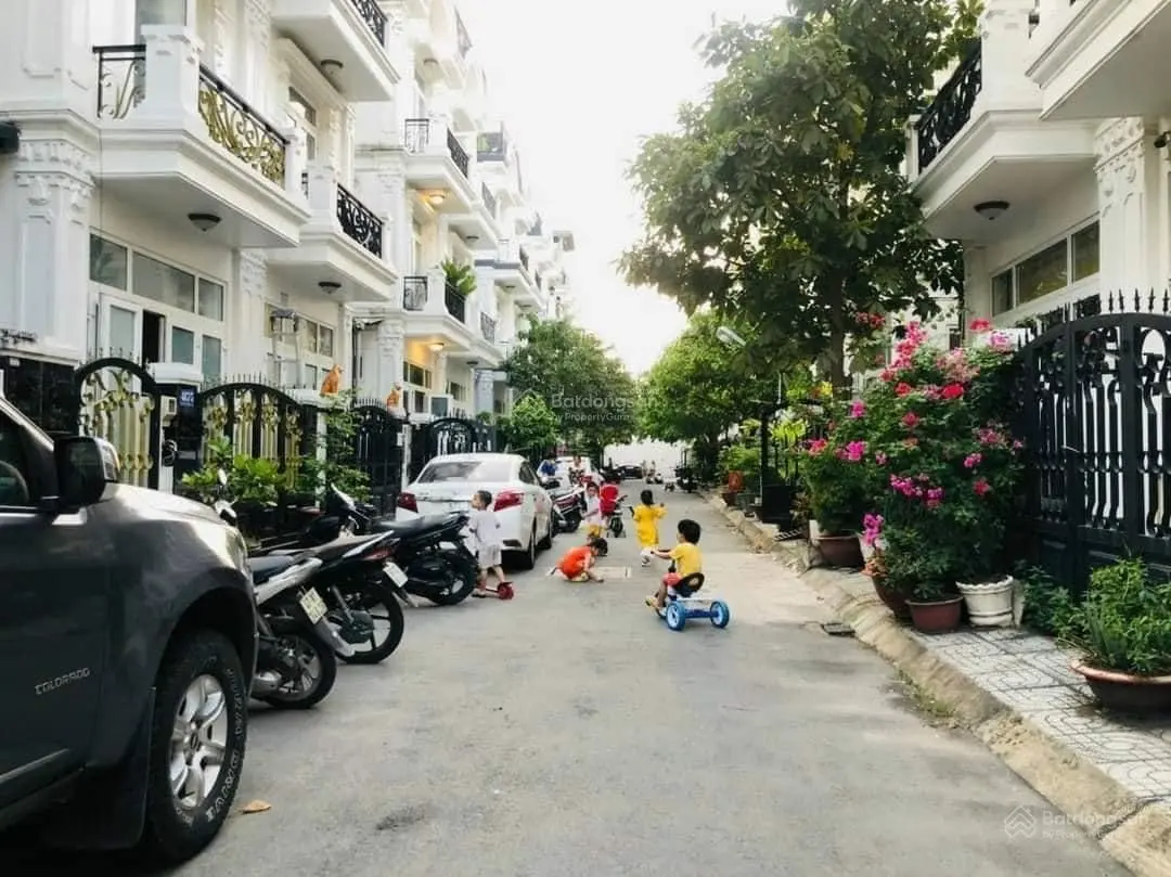 Bán nhà khu villa Anh Đào đường Hà Huy Giáp ngay ngã tư Ga, giáp ranh Gò Vấp. Kế bên cafe An Nhiên