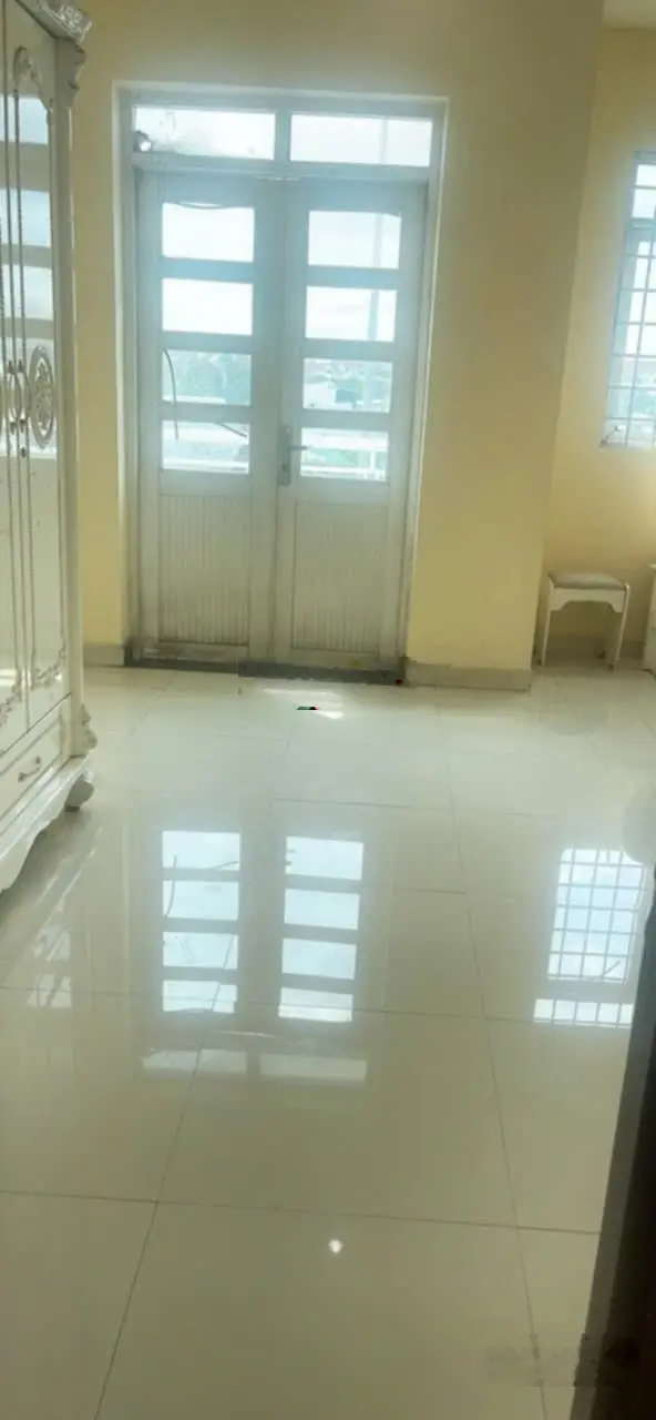 Bán nhà mặt phố ngang 5m đường rộng 30m tại Phú Thuận, Q7. DT 64 m2. Giá hợp lý 10 tỷ, chính chủ!