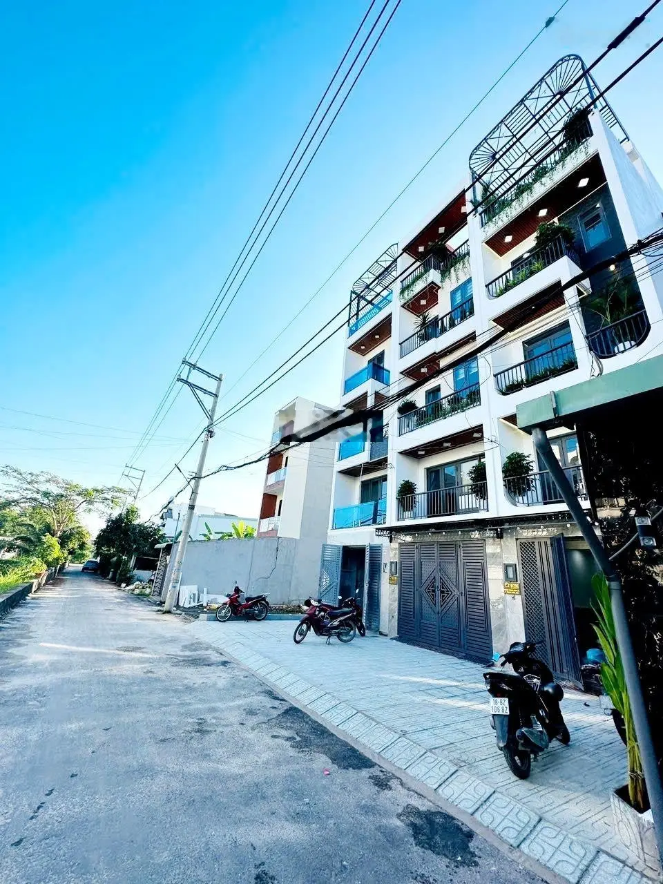Nhà mặt tiền rạch, 4 lầu, Thạnh Xuân 24, Thạnh Xuân, Quận 12
